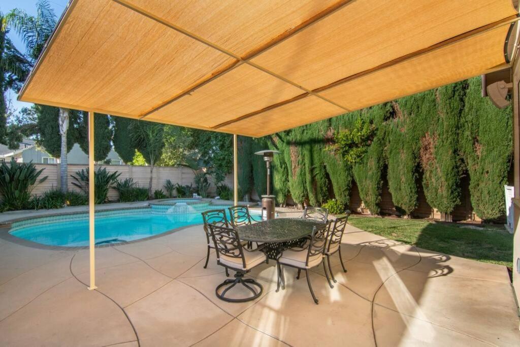 Large Home With Pool + Jacuzzi ロサンゼルス エクステリア 写真