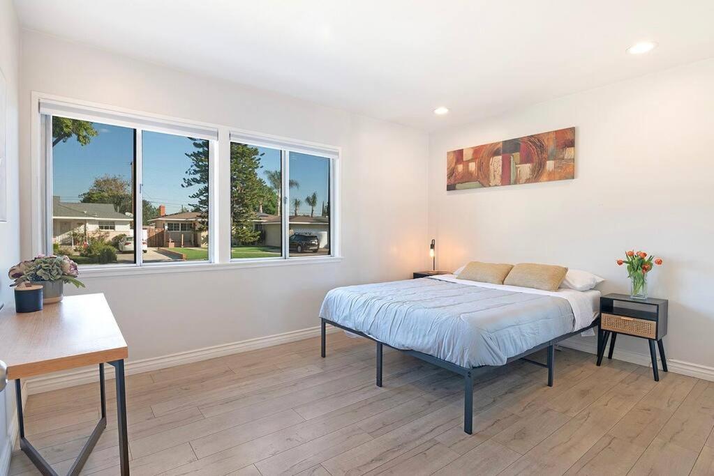 Large Home With Pool + Jacuzzi ロサンゼルス エクステリア 写真