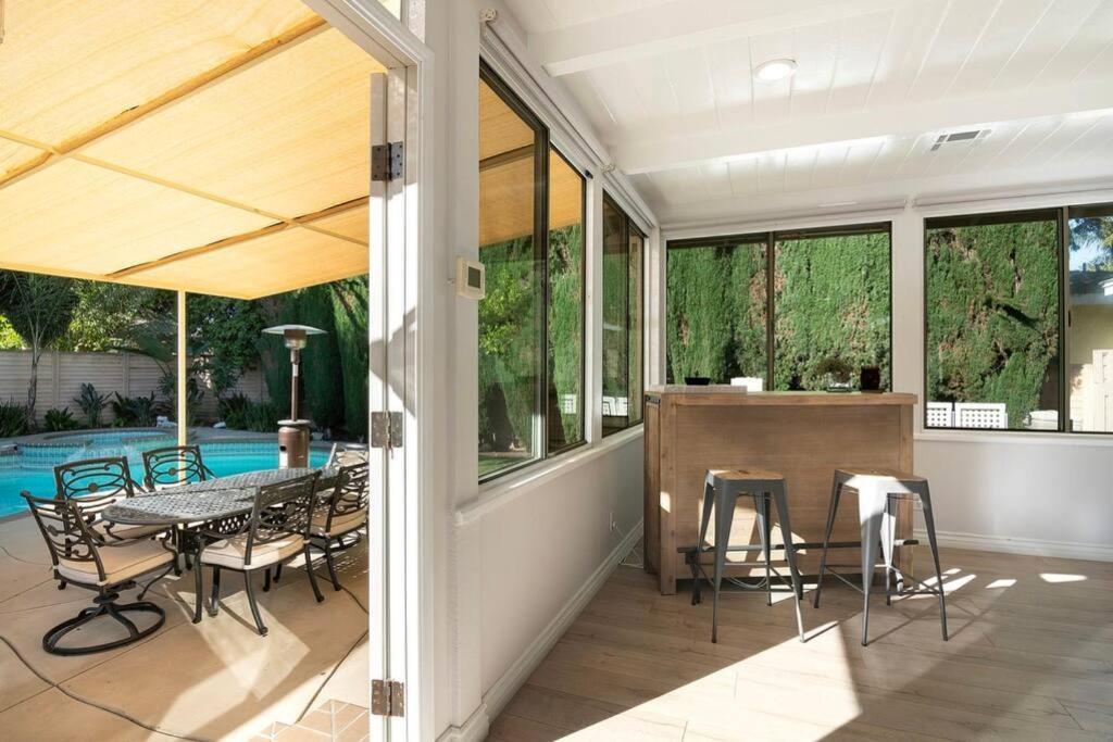 Large Home With Pool + Jacuzzi ロサンゼルス エクステリア 写真