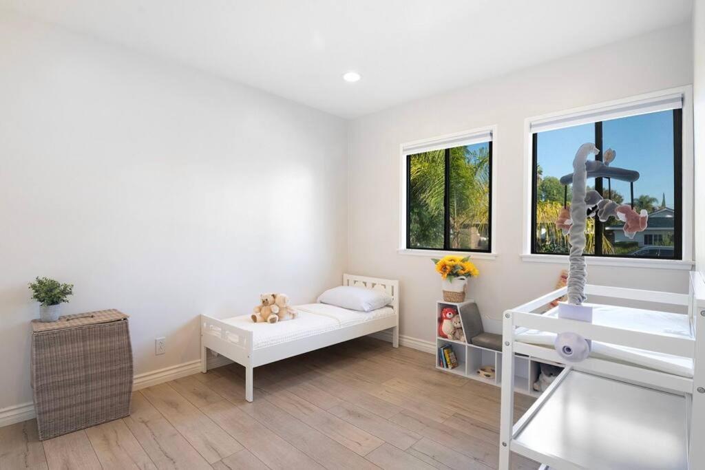 Large Home With Pool + Jacuzzi ロサンゼルス エクステリア 写真