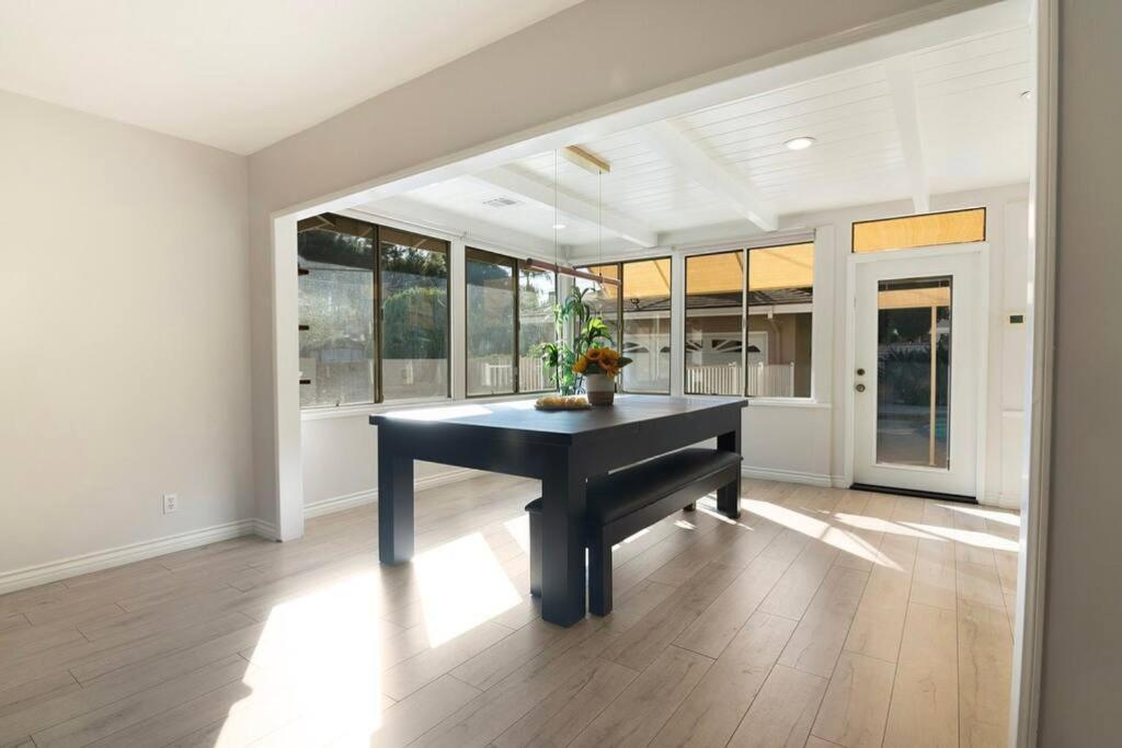 Large Home With Pool + Jacuzzi ロサンゼルス エクステリア 写真