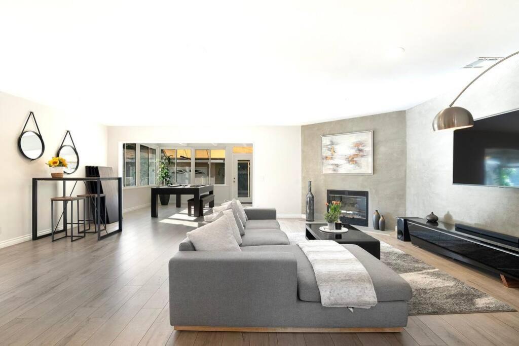 Large Home With Pool + Jacuzzi ロサンゼルス エクステリア 写真