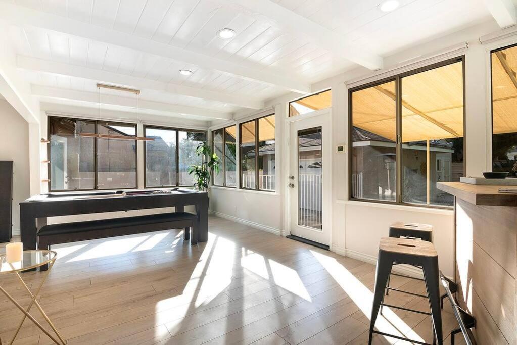 Large Home With Pool + Jacuzzi ロサンゼルス エクステリア 写真