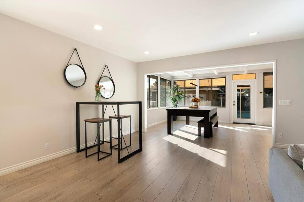Large Home With Pool + Jacuzzi ロサンゼルス エクステリア 写真