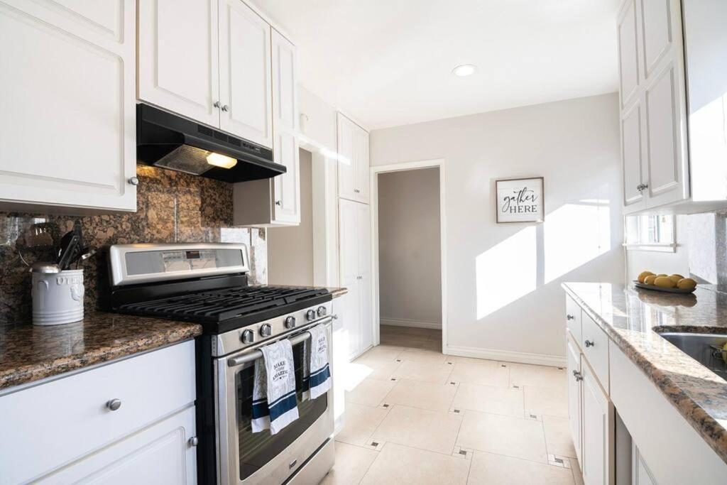 Large Home With Pool + Jacuzzi ロサンゼルス エクステリア 写真